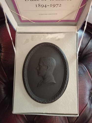 Wedgwood black basalt - black,