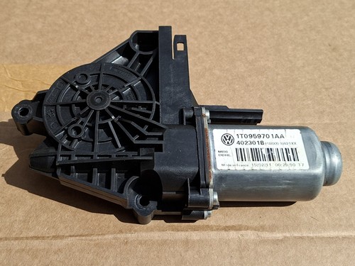 Front window regulator motor - front,