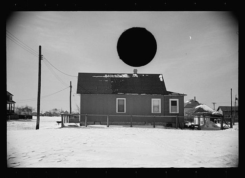 Photo 1930s snowy house fence - photo:1930s,
