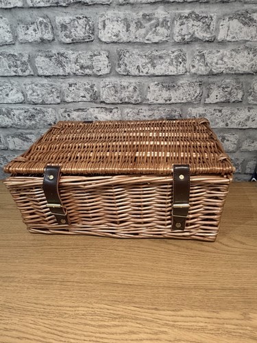 Empty wicker picnic - empty, hamper