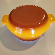 LARGE VINTAGE PYREX  CASSEROLE ROUND SHAPE DISH & LID~RETRO ORANGE & BROWN