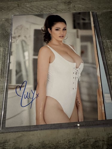 Lucy pinder original - pinder,