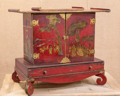 Antique red lacquered - red,