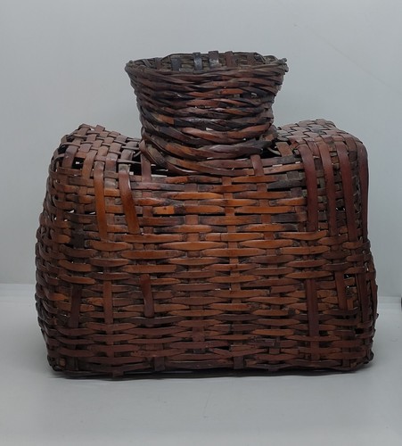 Antique bamboo basket creel - , is