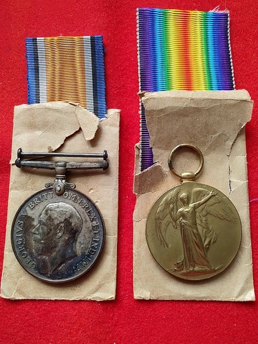 Original pair ww1 medals - original,