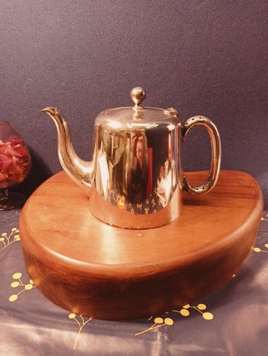 Teapot c1940s vintage - teapot, c1940s.