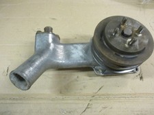 Daimler V8-250 saloon water pump C20913