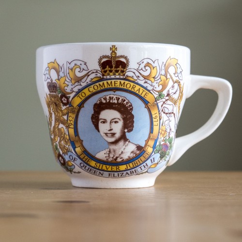 Vintage queen elizabeth - elizabeth, ii