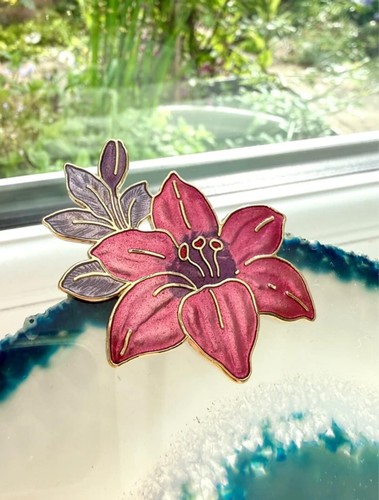 Vintage cloisonné lily brooch - cloisonné,