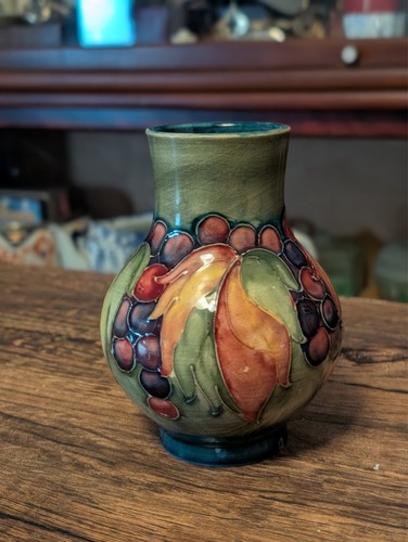 Moorcroft pottery leaf berry - moorcroft,