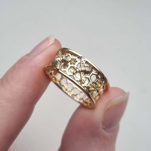 Hallmarked 9ct yellow - &, rose