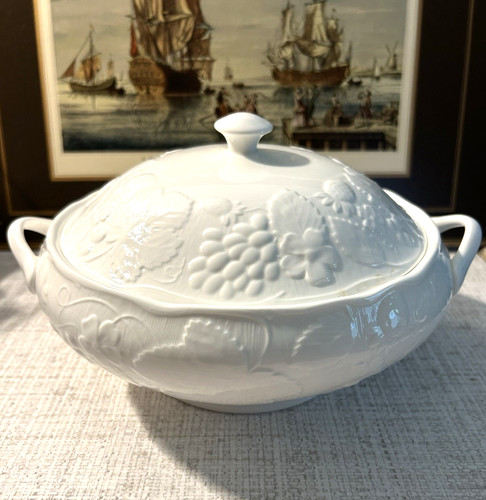 Wedgwood strawberry vine - &,
