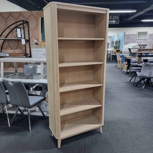 New large scandinavian - large, light