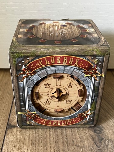 Cluebox camelot wooden puzzle - camelot,