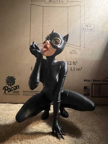 Catwoman statue - 12’,