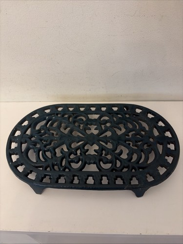 Vintage cast iron trivet - trivet, stand