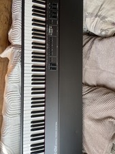 Roland RD-300s  keyboard + Metal Stand + Pedal + Park Bass GB 15-10 Amplifier