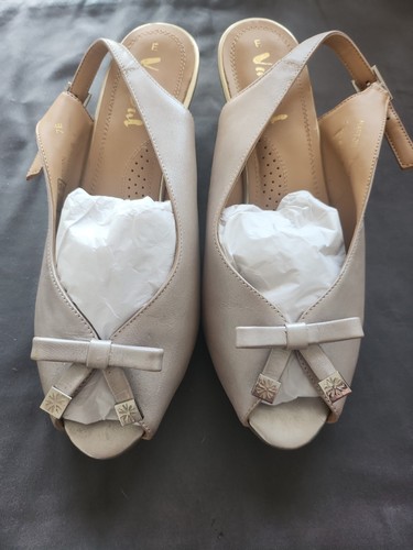Taupe van dal - van, wedge