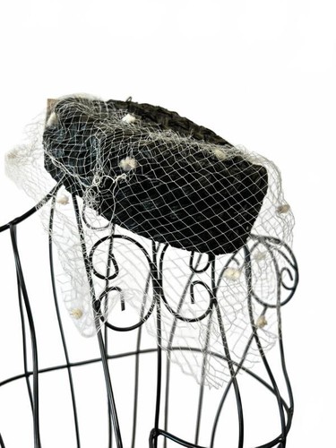Black woven pillbox fascinator - black,