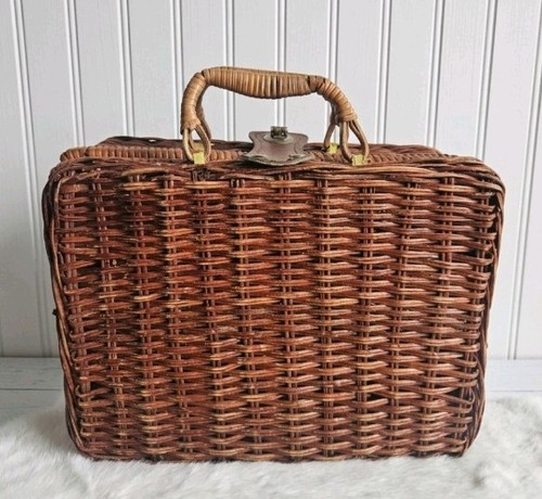 Vintage wicker picnic - vintage,