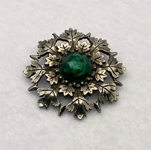 Vintage green glass brooch - green,
