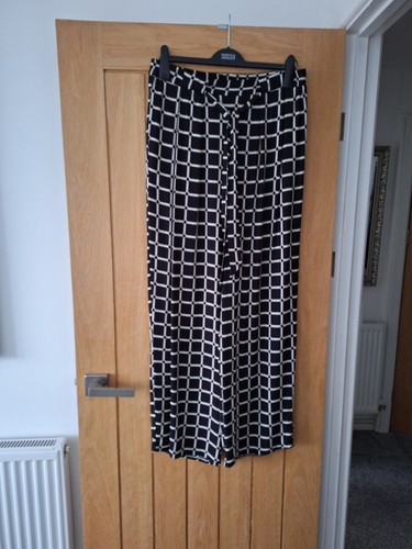 Black milk white - &,