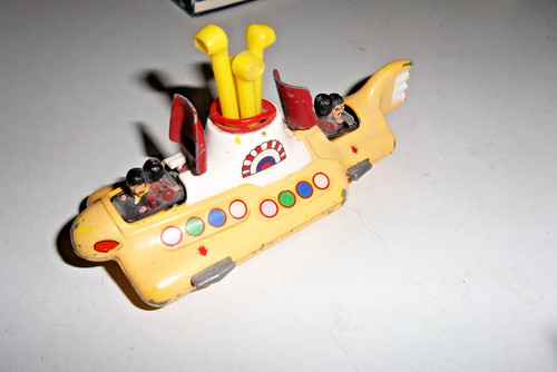 The beatles corgi yellow - beatles,