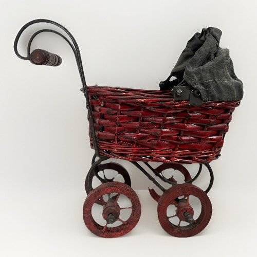Miniature wicker baby - ,