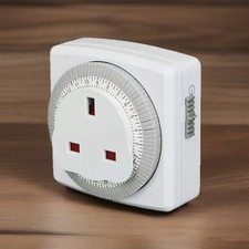 24 Hour Timer Plug Socket - Compact UK Plug-In Segment Time Switch by Timeguard