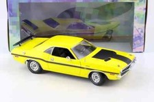 1970 Dodge Challenger R/T 426 Hemi Coupe Yellow NCIS at 1/18 Greenlight 12845