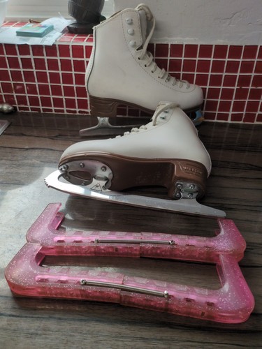 Jackson mystique ice skates - ice,