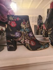 Faith Embroidered Boots Size 6