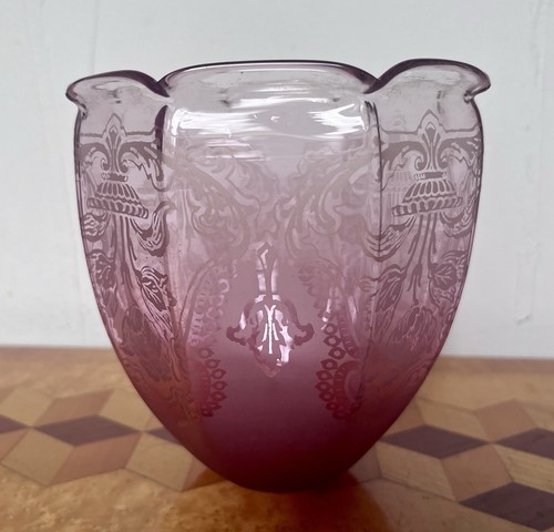 Cranberry pink glass frilled - cranberry,