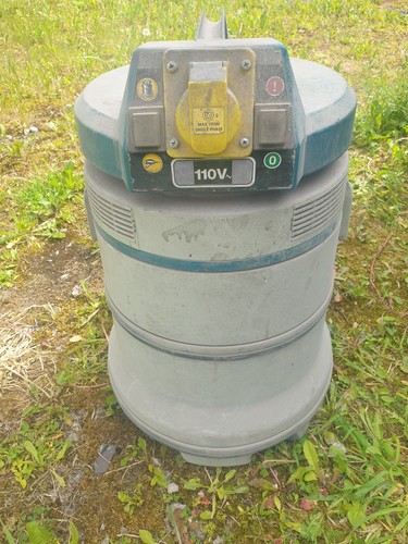 Makita 110v industrial hoover - makita,
