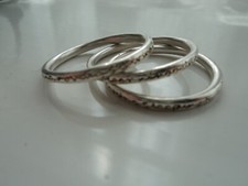 3 x DIANA PORTER BEING 22CT GOLD ETCHED SILVER BEING NARROW RINGS   SIZE S