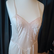 CHARNOS SILKY NYLON NIGHTIE