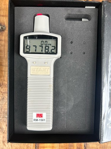 Portable digital tachometer - digital,