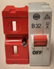 Wylex 32 Amp Plug-in Type MCB