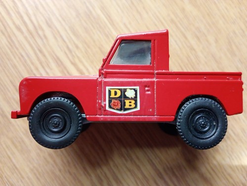 Corgi red short - red, wheelbase