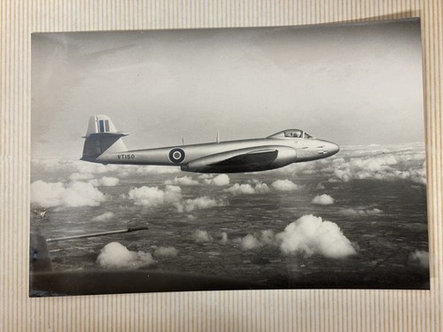 Gloster meteor first jet - meteor,