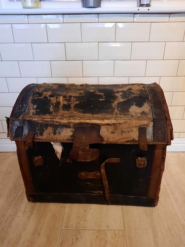 Antique vintage steamer - steamer, pirate