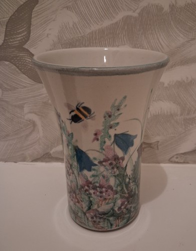 The tain pottery vase - tain, thistle