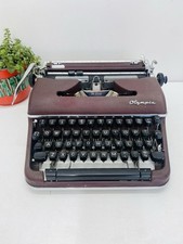 Olympia De Luxe SM4 Typewriter