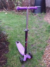  Maxi Micro Deluxe  foldable LED wheels scooter good working order new grips