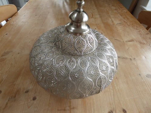 Very pretty silver - pretty, tin