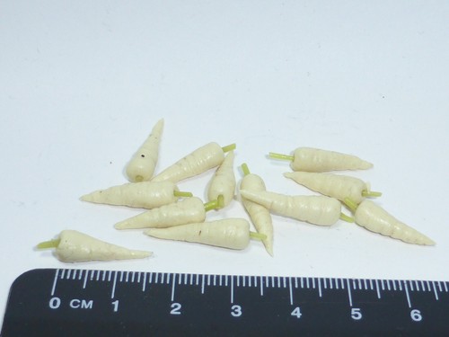Scale parsnips doll - 1:12, 12