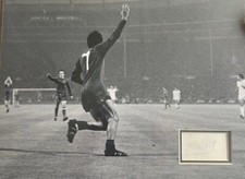 George Best Signed Manchester United   Photo Display.  . with AFTAL  COA 16x12