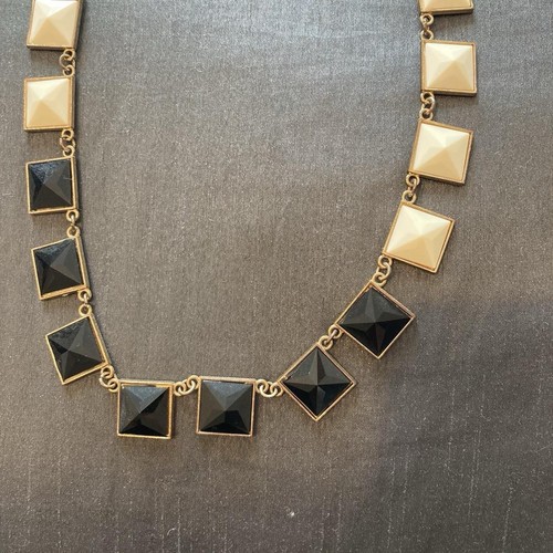 Statement necklace chic - statement,
