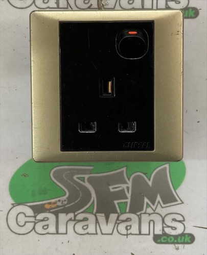 Clipsal 230v mains - 230v, socket