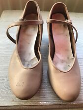 Tan Ladies Leo Character Shoes size 1.5  2 inch heels